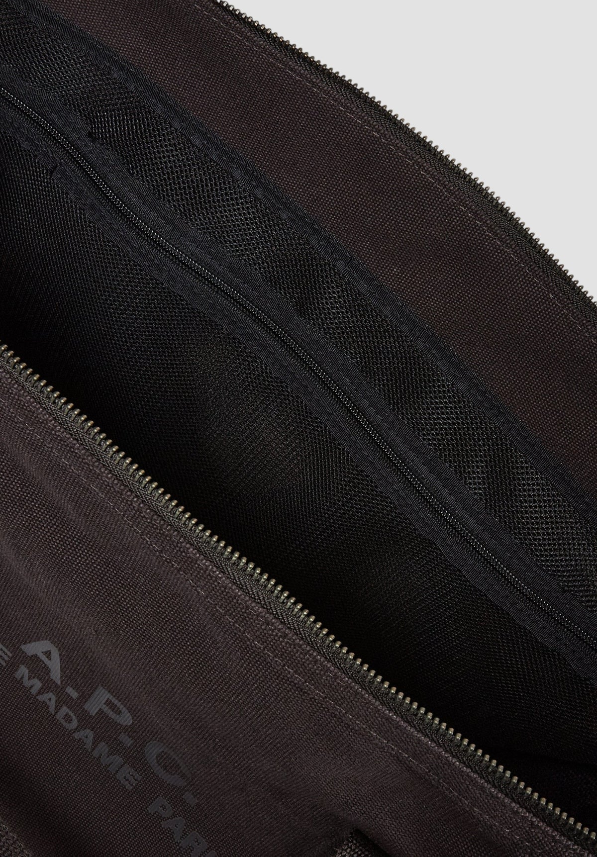 A.P.C. gym bag bruin